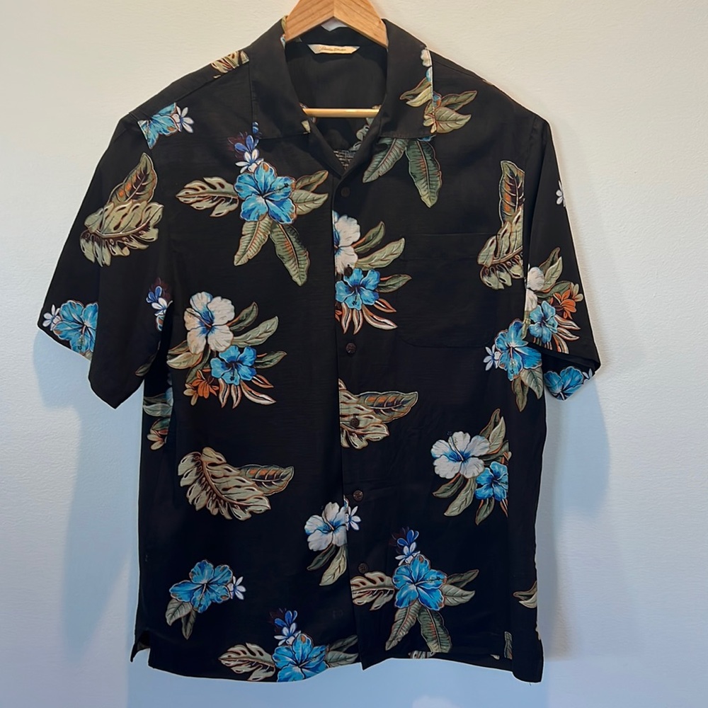 Men’s Paradise Collection, L Caribbean style, 100% silk camp shirt